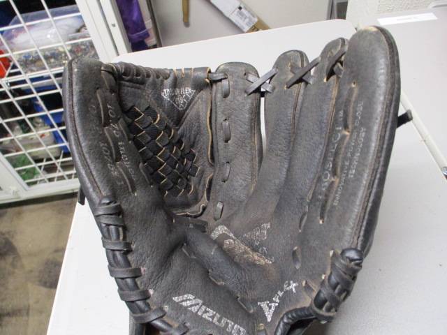 Load image into Gallery viewer, Used Mizuno Baseball Glove Black 10.75 Inch

