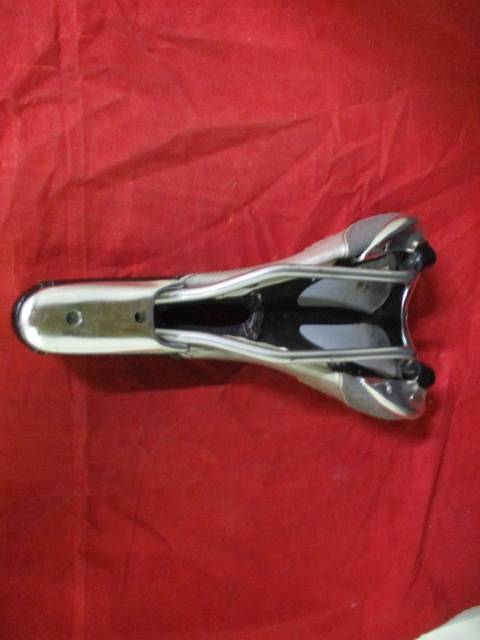 Load image into Gallery viewer, Used Velo OCR Bicycle Seat / Saddle 10.5&quot;
