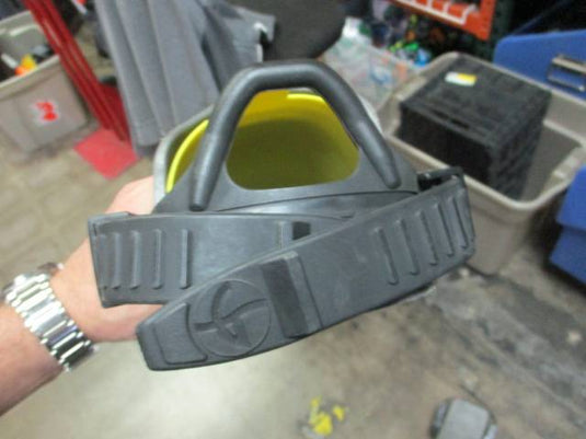 Used Genesis Blitz Size Small Split Fin Scuba Fins