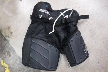 Load image into Gallery viewer, Used Bauer Protectron Hockey Breezers Size Yth Medium
