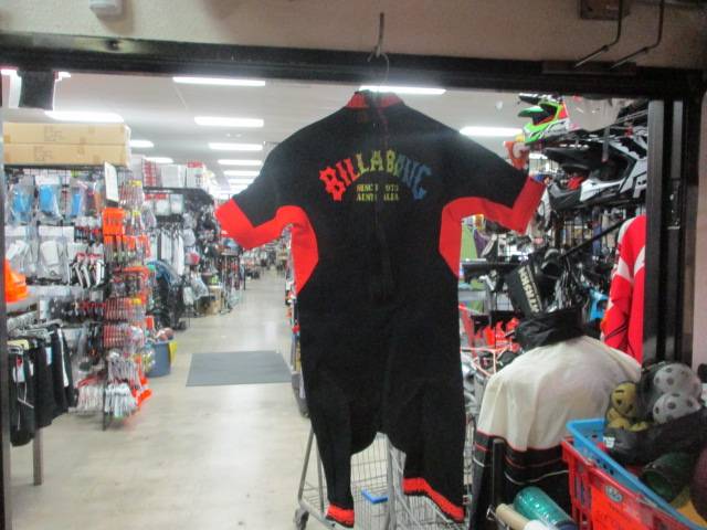 Load image into Gallery viewer, Used Billabong Shorty Wetsuit Size Small
