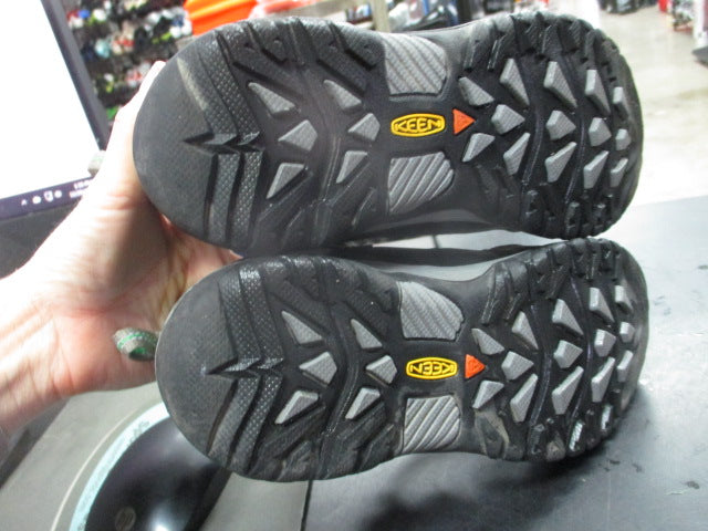 Load image into Gallery viewer, Used Keen Hiking Shoes Size 3
