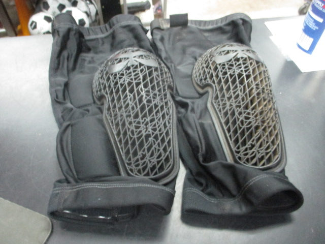 Load image into Gallery viewer, Used Kali Strike Pull On Knee Pads Size Large
