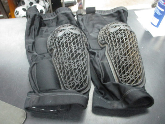 Used Kali Strike Pull On Knee Pads Size Large