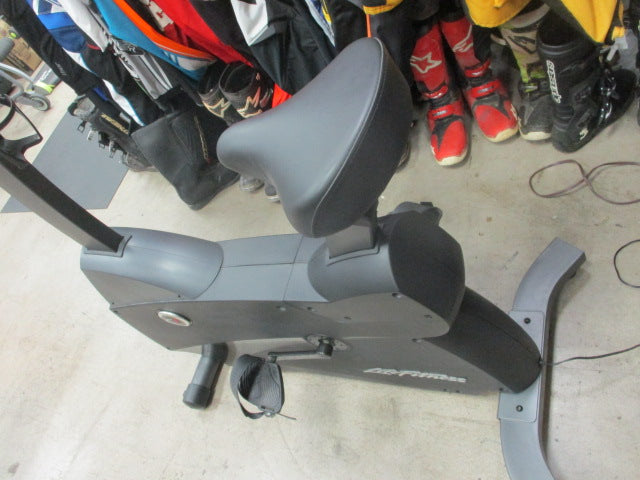 Load image into Gallery viewer, Used Life Fitness C1 Upright Bike
