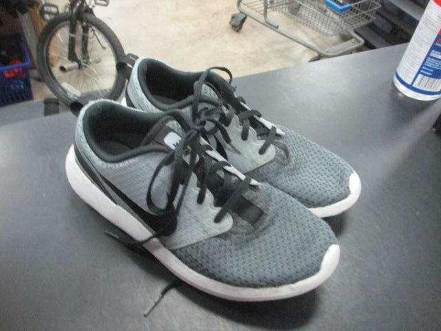 Load image into Gallery viewer, Used Nike Golf Shoes Size 6
