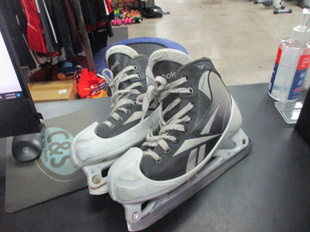 Load image into Gallery viewer, Used Reebok Fitlite 5K Hockey Goalie SKates Size 4.5
