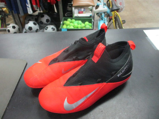 Used Nike Phantom VSN Soccer Cleats Size 1 (No Laces)