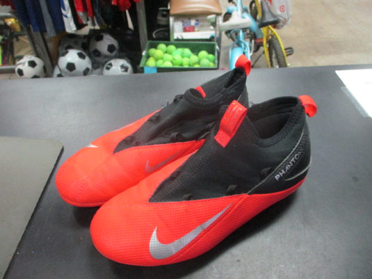 Used Nike Phantom VSN Soccer Cleats Size (No Laces)
