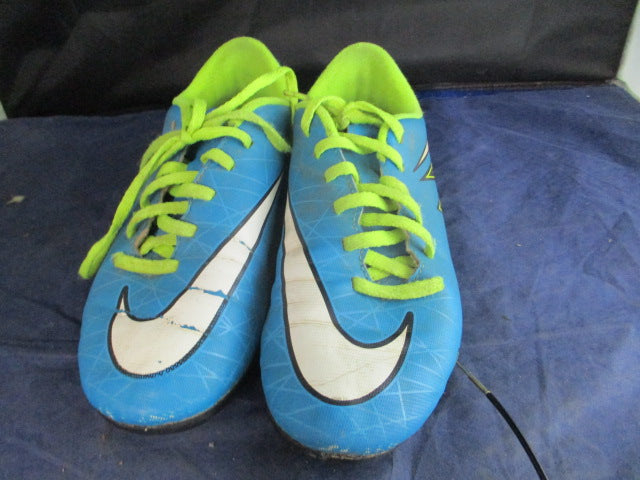 Load image into Gallery viewer, Used Nike Soccer Cleats Size 2Y
