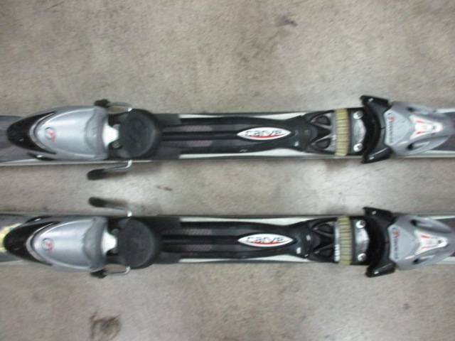 Load image into Gallery viewer, Used Head Cyber X25 180cm Skis With Tyrolia Bindings
