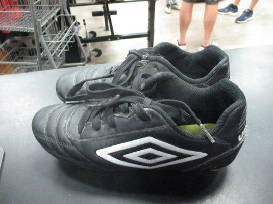 Used Umbro Soccer Cleats Size 2
