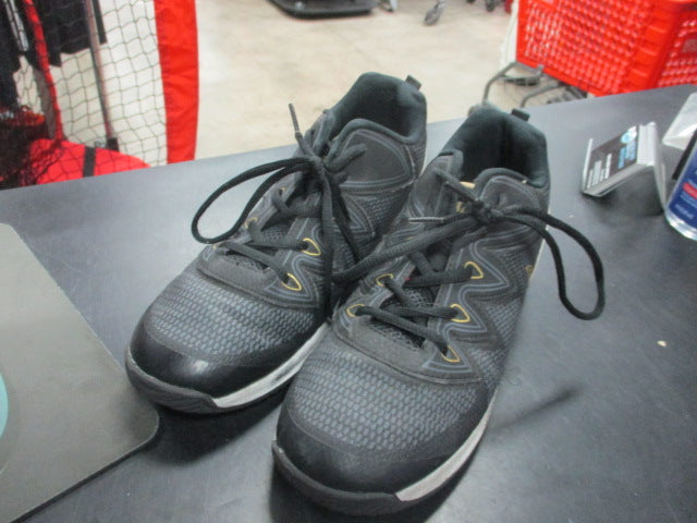Load image into Gallery viewer, Used Shaq Basketball Shoes Size 5.5

