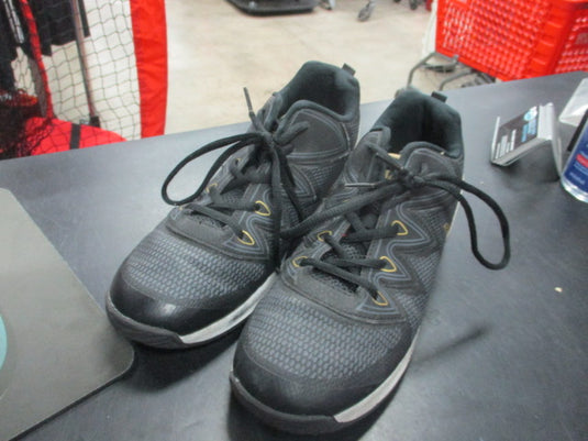 Used Shaq Basketball Shoes Size 5.5