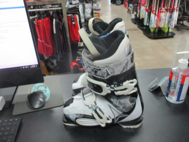 Load image into Gallery viewer, Used Atomic Livefit 50 Ski Boots Size 23-23.5
