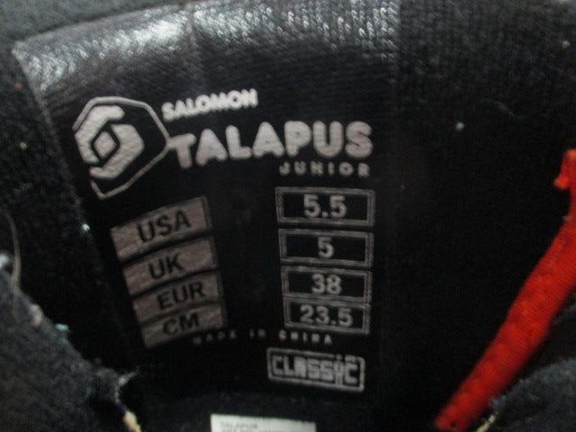 Load image into Gallery viewer, Used Salomon Talapus Junior Snowboard Boots Size 5.5
