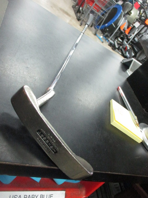 Load image into Gallery viewer, Used Dunlop Hexsert 35&quot; RH Putter
