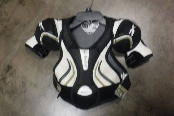 Load image into Gallery viewer, Used Reebok SC4 Youth Hockey Shouler Pads Size Large
