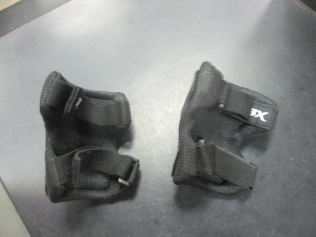 Load image into Gallery viewer, Used DBX Knee Pads - Youth
