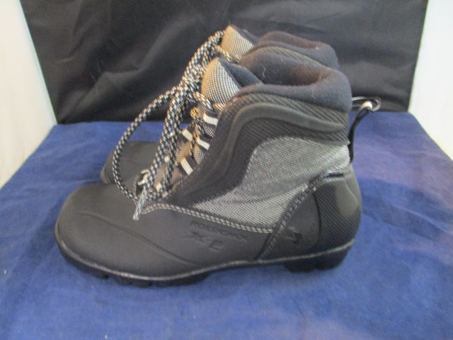 Load image into Gallery viewer, Used Rossignol X-2 Cross Country Ski Boots Youth Size 5
