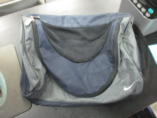 Load image into Gallery viewer, Used Nike Golf Shoe Bag
