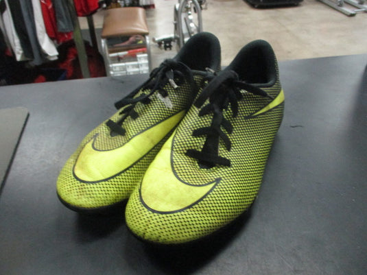 Used Nike Soccer Cleats Size 2.5 (See Photos Has Flaws)