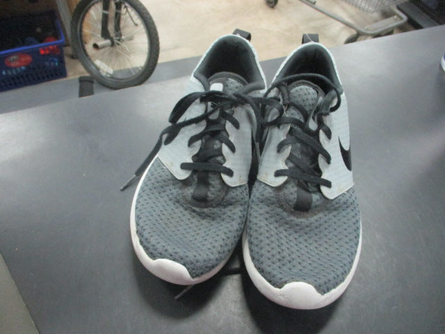 Load image into Gallery viewer, Used Nike Golf Shoes Size 6
