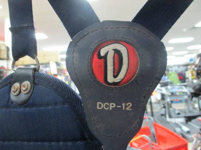 Load image into Gallery viewer, Used Diamond DCP-12 Catcher Chest Protector

