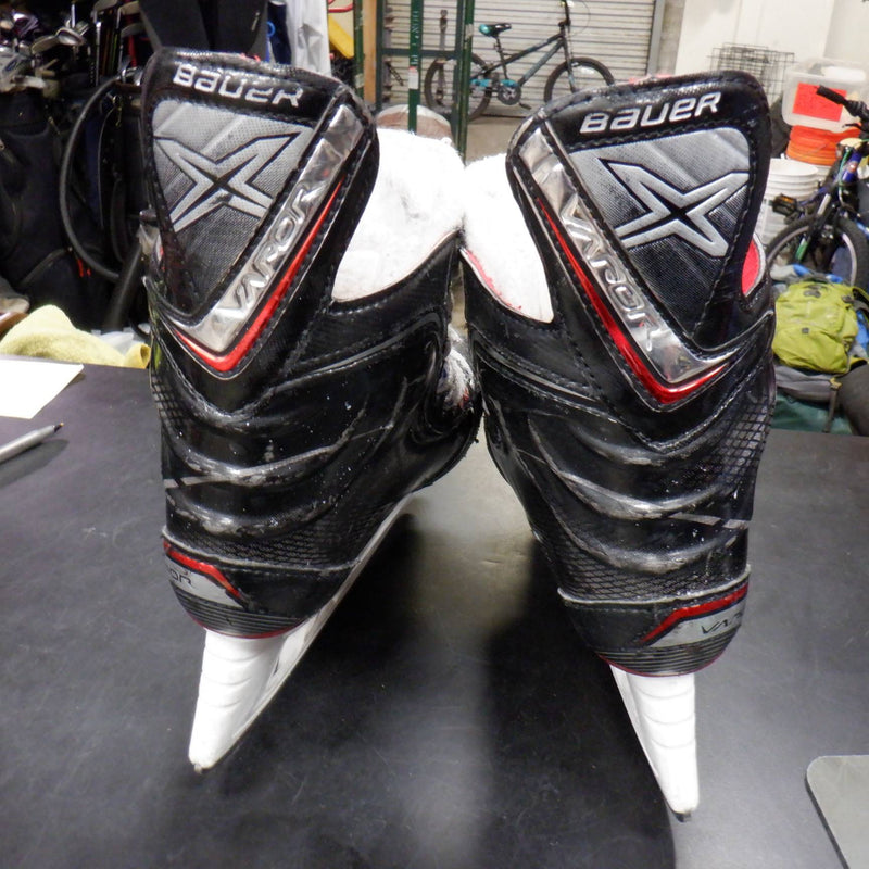 Load image into Gallery viewer, Used Bauer Vapor X500 Hockey Skates Size 3
