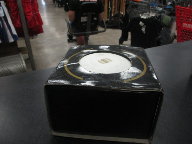 Load image into Gallery viewer, Used Fuller Cup Golf Putting Training Aid Made by Izzo
