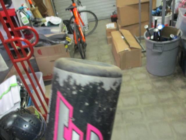 Load image into Gallery viewer, Used Easton Cyclone 32&quot; -9 Softball Bat
