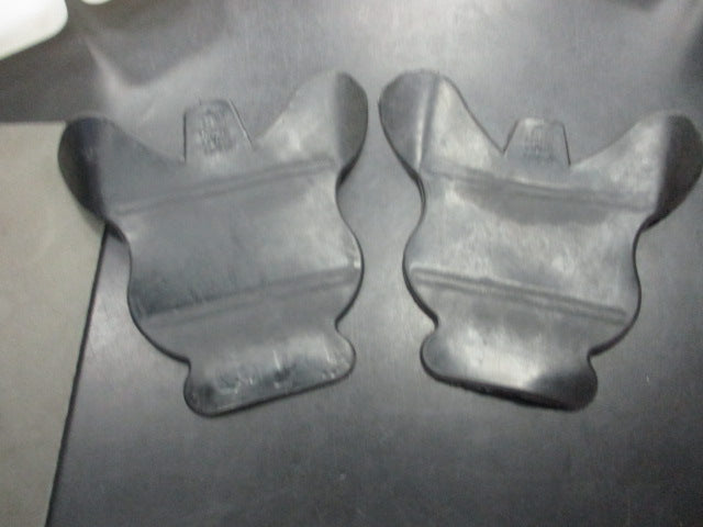 Load image into Gallery viewer, Used Fin Accessory Plastic Insert for Storing Scuba and Fishing Fins
