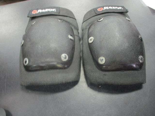 Load image into Gallery viewer, Used Razor Skate Elbow Pads Size Medium
