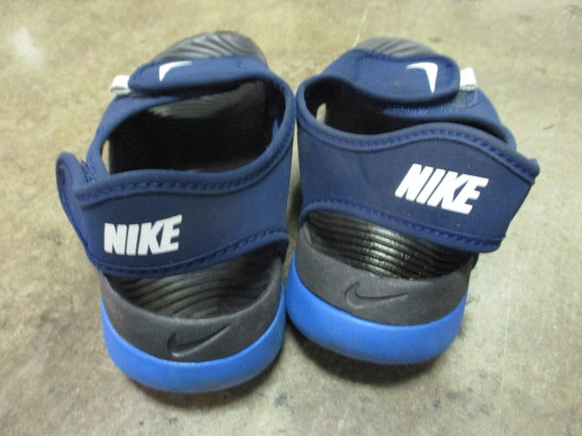 Load image into Gallery viewer, Used Nike Waterproof Sandals Size 1Y
