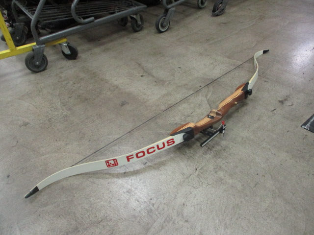 Load image into Gallery viewer, Used Focus Fuse 62&quot; Recurve Bow W/ Fleetwood Sight
