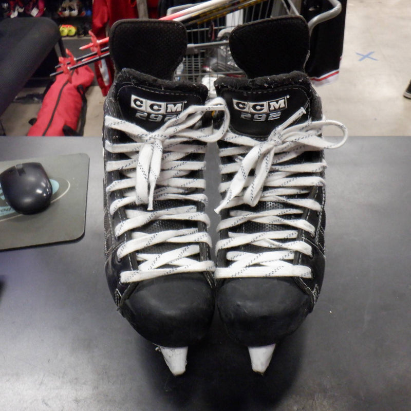 Load image into Gallery viewer, Used CCM 292 Hockey Skates Size 2.5
