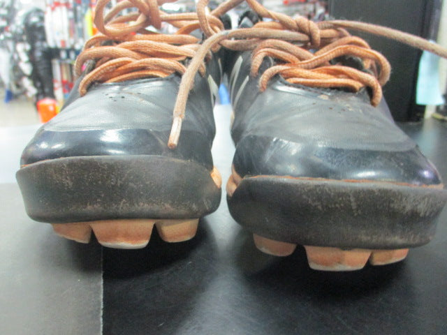 Load image into Gallery viewer, Used New Balance Cleats Size 4 (DAMAGE ON CLEATS)
