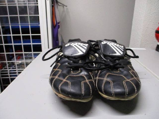 Used Youth Lotto Soccer Cleats Black SIze 3Y