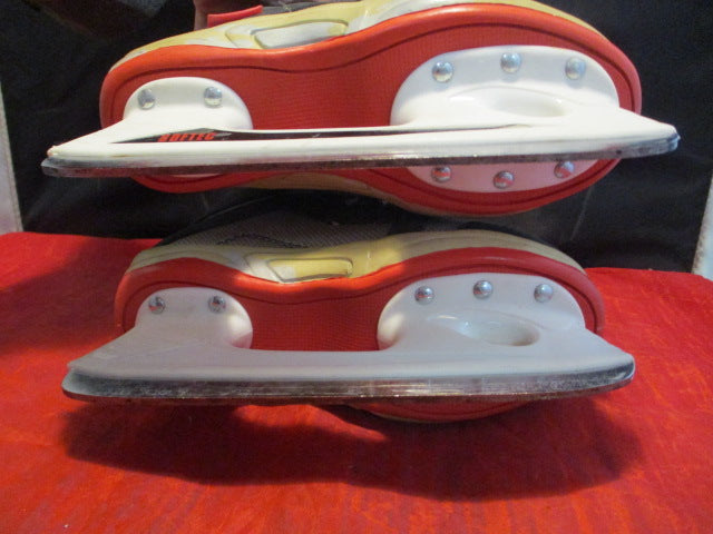 Load image into Gallery viewer, Used Softec Ice Skates Youth Size 12 - no souls inside
