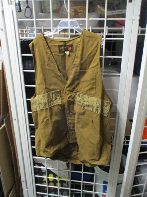Load image into Gallery viewer, Used Vintage Bullseye Bill Hunting Vest Adult Size Small
