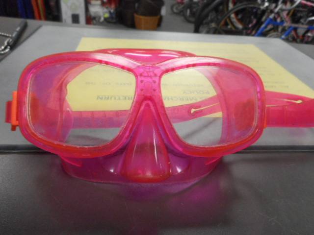 Load image into Gallery viewer, Used Youth Girls Adjustable Swim/Dive Goggles
