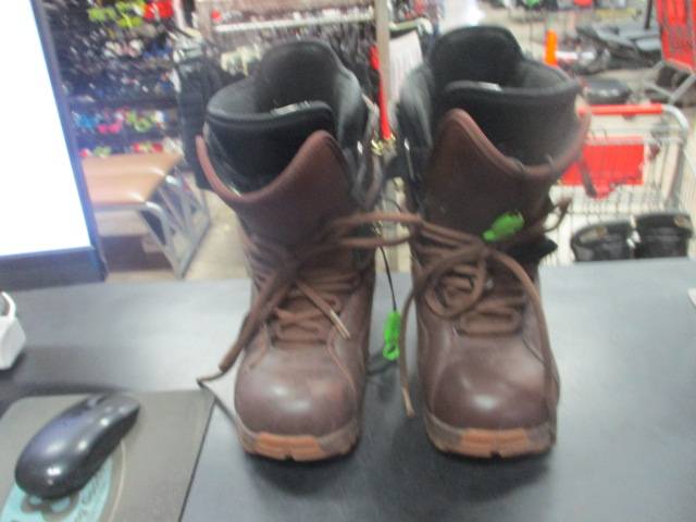 Load image into Gallery viewer, Used Forum Aura Size Womens Size 6 Snowboard Boots
