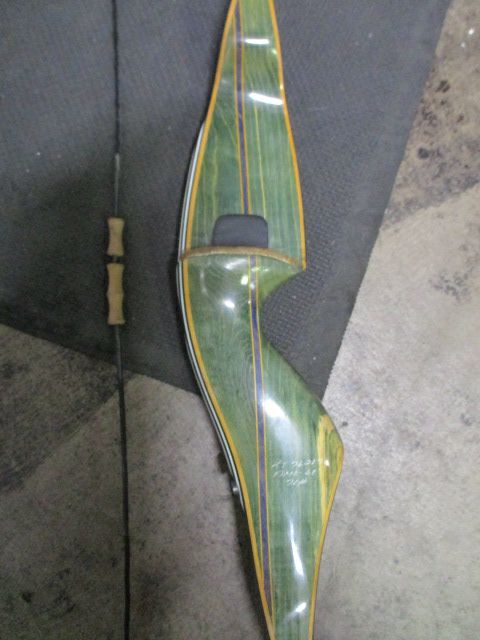 Load image into Gallery viewer, Used Vintage Bear Glass Powered Kodiak Hunter AMO 60&quot; 70# Recurve Bow
