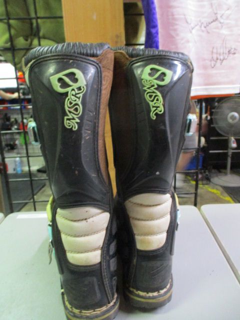 Load image into Gallery viewer, Used MSR Motorcross Boots Youth Size 5 -cracked on ankles
