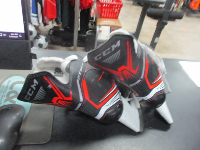 Load image into Gallery viewer, Used CCM Jetspeed FT340 Hockey Skates Size 4
