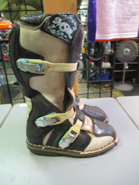 Load image into Gallery viewer, Used MSR Motorcross Boots Youth Size 5 -cracked on ankles
