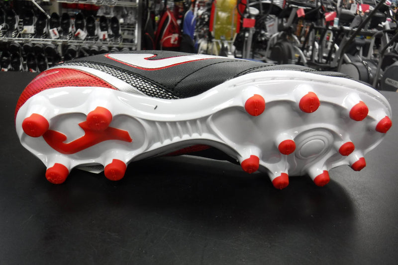 Load image into Gallery viewer, New Joma Aguila Adult  Soccer Cleats Size 9.5

