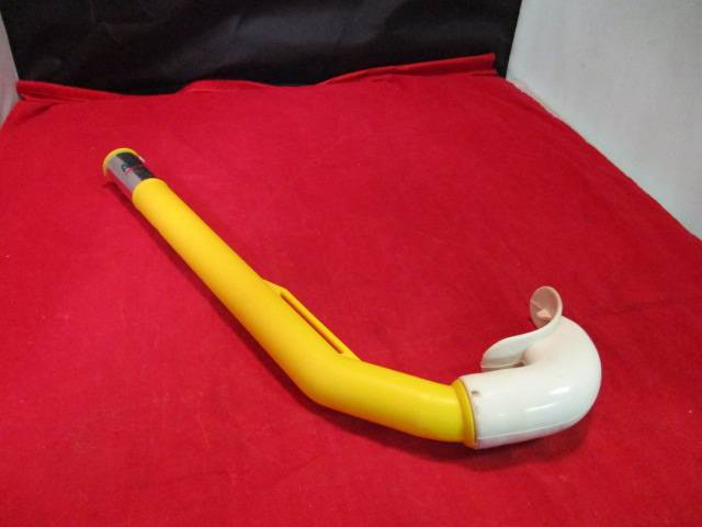 Load image into Gallery viewer, Used Aqua Leisure Snorkel
