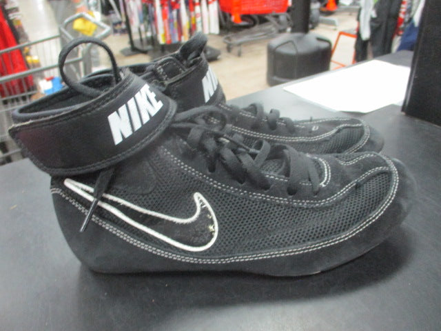 Load image into Gallery viewer, Used Nike Wrestling Shoes Size 7
