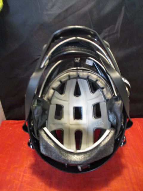 Load image into Gallery viewer, Used Cascade CPV Lacrosse Helmet Size XS - some cracks

